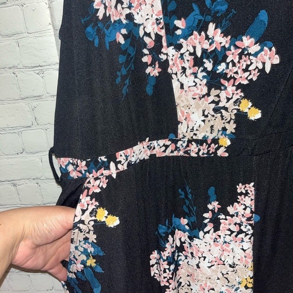 Maurices Black Floral Wide Leg Jumpsuit Smocked Bodice Sleeveless  Plus Sz 2 2x - Picture 3 of 5